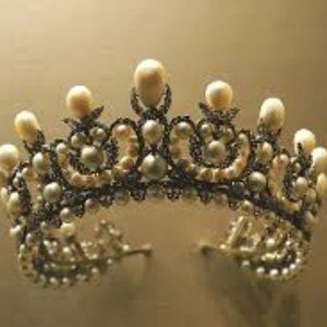 Jewels and Luxurious Accessories